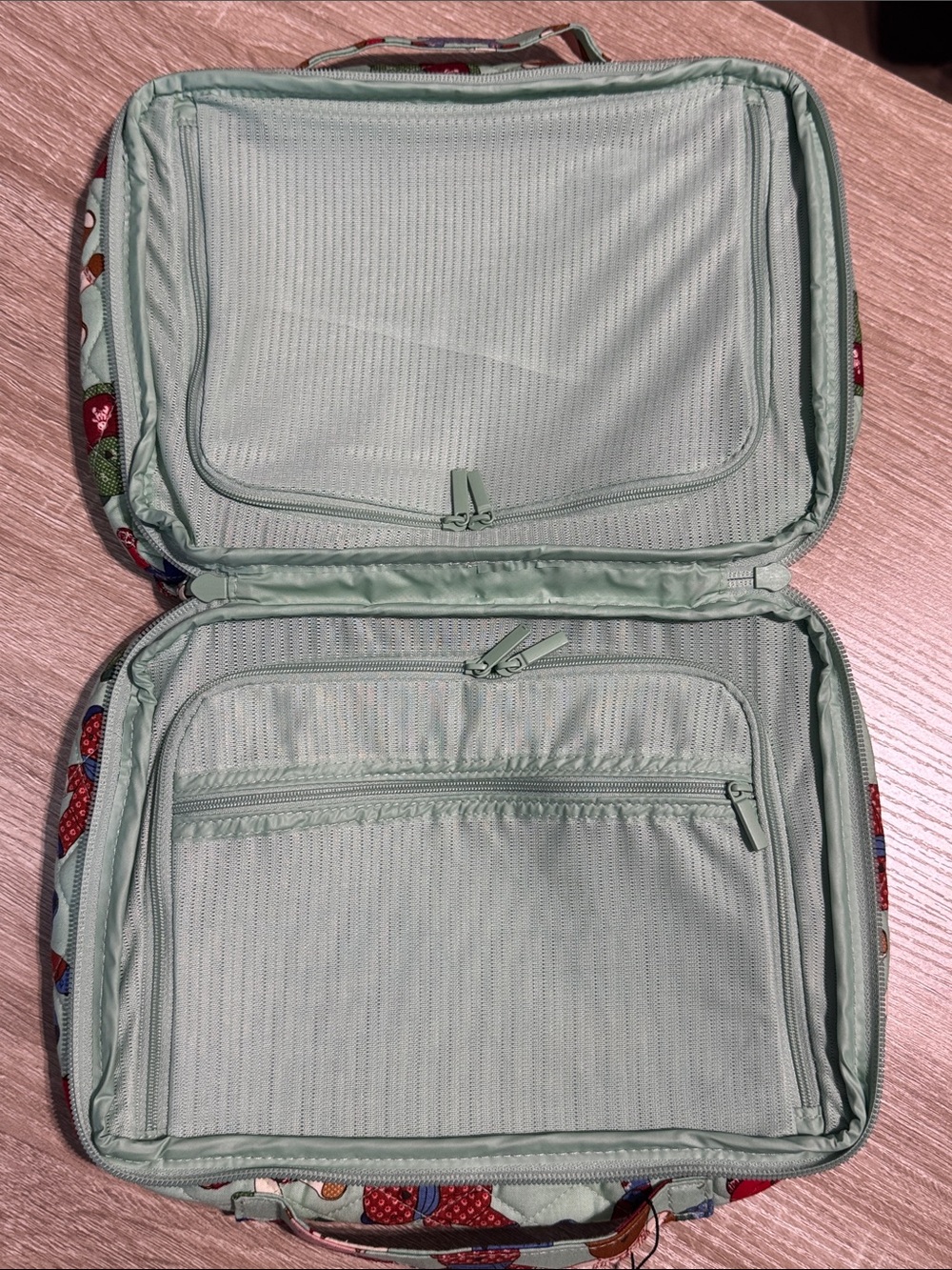 Vera Bradley Lay Flat Mint Toasty Teddy Bear Quilted Travel Orgainizer - Picture 6 of 8
